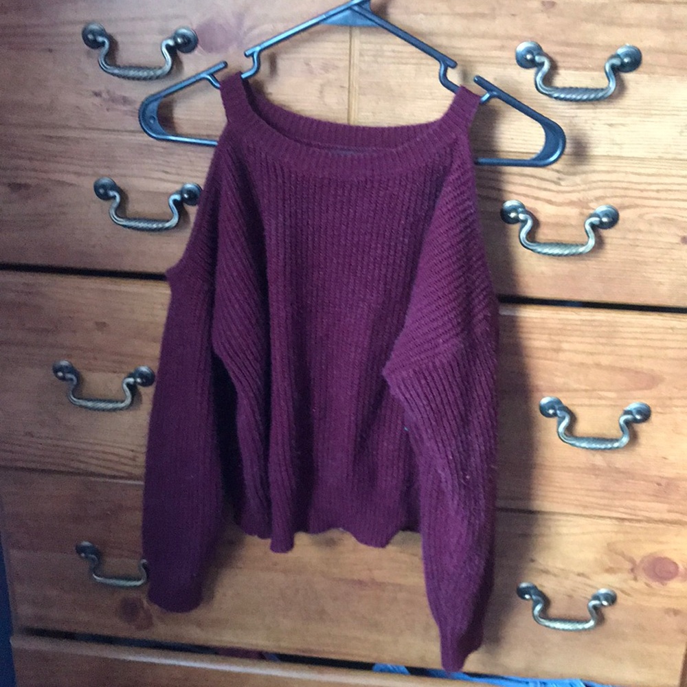 Maroon off the shoulder sweater💋